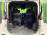 普段のお買い物や通勤、送迎等に十分な荷室スペースを確保しております。セカンドシートを跳ね上げると、大きな荷物の積載も可能です♪