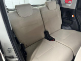 後部座席も気になるようなキズ・汚れやへたり等、大きなダメージはなく、良好な状態です。