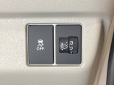 ハンドルの右側にはヘッドライトレベライザーとVSA(ABS+TCS+横滑り抑制)の解除スイッチがついています。ヘッドライトレベライザーは道路状況や積荷の加重に応じてライトの高さを調節できます。