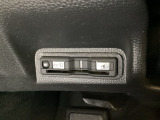 ハンドルの左下にETCがついています。高速道路の料金所の通過も楽々です!。 カードの取り出しもしやすい場所についています。