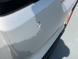前方・後方の車両周辺にある物体から反射してくる超音波を受信して距離を把握する【超音波センサー】。