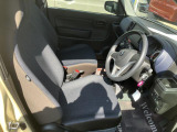 セパレートシートですがインパネシフト採用の為足元広々です。