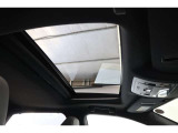 ■サン/ムーンルーフ■屋根を開けて自然の風や光を取り込んだり、夜空を見たり、素敵なカーライフのお供に。