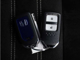 ◆スマートキー◆カギをバッグやポケットに入れたままでもドアロックの開閉ができる『スマートキー』付き!雨天や暗くなってもカギを取り出す必要がなくドアの開錠&エンジンも始動できます