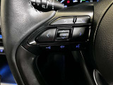 マルチインフォメーションディスプレイ内の各機能の詳細設定や車両情報の確認はステアリングスイッチで行います。又、Bluetoothと接続する事でハンズフリー通話や音声操作の利用が可能になります。