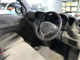 運転席に座ると、前方が見やすくて運転し易そうな印象です♪