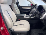 ゆったりと座れる運転席シートですのでストレスなく運転が出来ますよ!