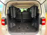 後席を格納すると、これだけの広さが!シーンに合わせたシートアレンジで、大きな荷物も積むことが出来ます♪