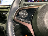 ステアリングにオーディオ操作スイッチが付いています。オーディオ画面に直接タッチしなくても操作が出来ますので、運転に集中できます。