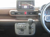 足元広々インパネシフト!運転席と助手席の移動も楽々!オートエアコンも完備!クラス感が違います♪