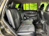 後部座席も気になるようなキズ・汚れやへたり等、大きなダメージはなく、良好な状態です。