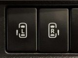 【両側パワースライドドア】両側がパワースライドドアになっており、運転席のスイッチやスマートキーでも開閉が可能です!開口部も広いので乗り降りも楽々♪