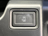 【パワースライドドア】スマートキーや運転席のスイッチでスライドドアの開閉が可能♪電動だから力を入れてドアを開ける必要が無く、小さいお子様でも、重い荷物を持っている時もラクに開け閉めできます♪