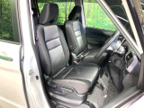 運転席シート廻りは使用感も少なく、良好な状態となっています。前オーナー様が丁寧に使っていたことがよくわかりますね。