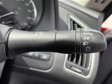 【オートライト(AUTO)】外の明るさをシステムが感知して、自動でヘッドライトが点灯します。ヘッドライトをつけ忘れを防ぐ便利機能です。