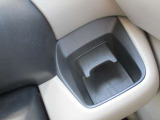 運転席で使用できるドリンクホルダーです。