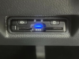 有料道路をキャッシュレスで通行できるETC車載器付きです。運転席足元に設置されています。ETCセットアップ費用は含まれておりません。別途必要となります。