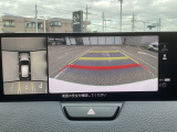 狭い場所での駐車やすれ違いなどでより的確な運転操作に役立つ360&deg;ビューモニターが装備されています。