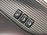 【メモリー機能付きパワーシート】ドライバーごとに設定したシート位置を記憶して、ボタン一つで切り替えできる便利な機能!運転する方が複数名いらっしゃるご家庭におすすめです♪