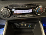 快適装備のオートエアコン♪ 温度設定をすれば、自動で車内の温度管理をしてくれる優れ物です☆彡