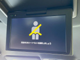 【フリップダウンモニター】大画面モニターで後席でもエンタメをお楽しみいただけます。小さなお子様にも大人気の装備です♪