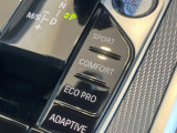 ●BMWモードセレクト『スポーツモードではダイナミックな走りを。ECOPROモードでは、エンジンレスポンスやシフトタイミングの最適化に加え、エアコンの作動も効率的に制御し、燃料消費量を抑制します。』