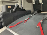 荷台下部にはランプがあり、夜間車いすを乗せた際も足元を確認出来ます。