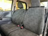 足元もゆったりで長時間の運転も疲れにくいフロントシートです。