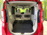 後席を格納すると、これだけの広さが!シーンに合わせたシートアレンジで、大きな荷物も積むことが出来ます♪