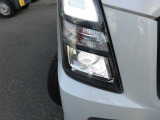 LEDヘッドライトです!暗くなった時に明るく照らしてくれるので安心して運転していただけます☆