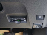 ビルトインETC車載器装備。 デザインと一体となった埋込み型タイプで、配線も見えず、隙間も無くスタイリッシュに収まっております。