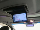 フリップダウン後席モニター。映像を後席でも楽しめます。