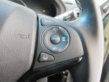 ハンドル右側にはクルーズコントロールのスイッチが装備され運転中の操作も安心して行えます!