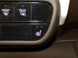 【シートヒーター】シートヒーター装備車です。寒い冬に乗車中とても暖かく快適に移動できます。冷え性の方にピッタリの装備です!