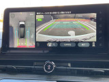 上から見たような映像で駐車をサポート!苦手な駐車も心強いですね!
