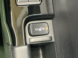 運転席/助手席シートヒーターで寒い日もすぐに温かくなり快適に過ごせます。2段階の温度調整が可能です
