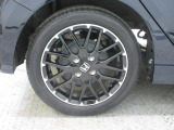 アルミホイール付きで足元もスタイリッシュに!