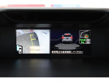 リバースギアに入れるとサイドカメラ映像とリア障害物センサー画面に切替わり!後退時ブレーキアシストも付いておりナビのバックカメラ映像と併せて車庫入れの大きなサポートとなります!