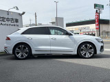 【ブラックStyle】Audiの車両は、空気力学を考慮した流れるようなラインが強調されており、スポーティでエレガントな印象を与えます。