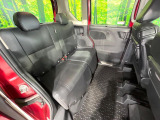後部座席も気になるようなキズ・汚れやへたり等、大きなダメージはなく、良好な状態です。