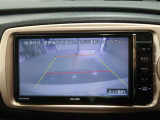 バックカメラが付いているので後方確認が非常にしやすいです。今や運転初心者も熟練者も必須装備!ついていて損はないですね♪
