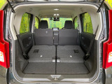 普段のお買い物や通勤、送迎等に十分な荷室スペースを確保しております。セカンドシートを倒すと、大きな荷物の積載も可能です♪