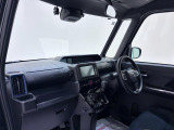 ダイハツのお店では、ダイハツ車を知り尽くしたプロフェッショナルが、専用の診断機器を使って各システムを点検しております。