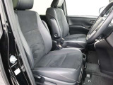 シートは一部レザーシートになります♪運転席は高さ調整が出来ます