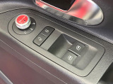 【電動格納ミラー】サイドミラーは電動格納式となっており、狭い駐車場でもキズがつくリスクを抑えられます。