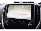 リヤカメラ付きなので、シフトレバーをリバースにすると連動してカメラ映像に切り替わります。