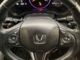 ハンドルにHondaセンシング系のクルーズコントロールやレーンキープアシストなどのスイッチと、オーディオの操作スイッチが装備されています。ハンドルから手を離さず安全に操作できます。