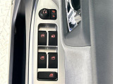 【パワーウインドウ】運転席のスイッチで、各席の窓ガラスの開閉ができます!あると便利ですよね!