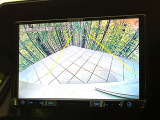 【バックカメラ】駐車時に後方がリアルタイム映像で確認できます。大型商業施設や立体駐車場での駐車時や、夜間のバック時に大活躍!運転スキルに関わらず、今や必須となった装備のひとつです!