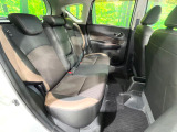 コンパクトカーですが、セカンドシートは十分な広さがあり快適にお乗りいただけます♪シートを倒して大きな荷物を積んだりと、用途の幅が広い1台です。